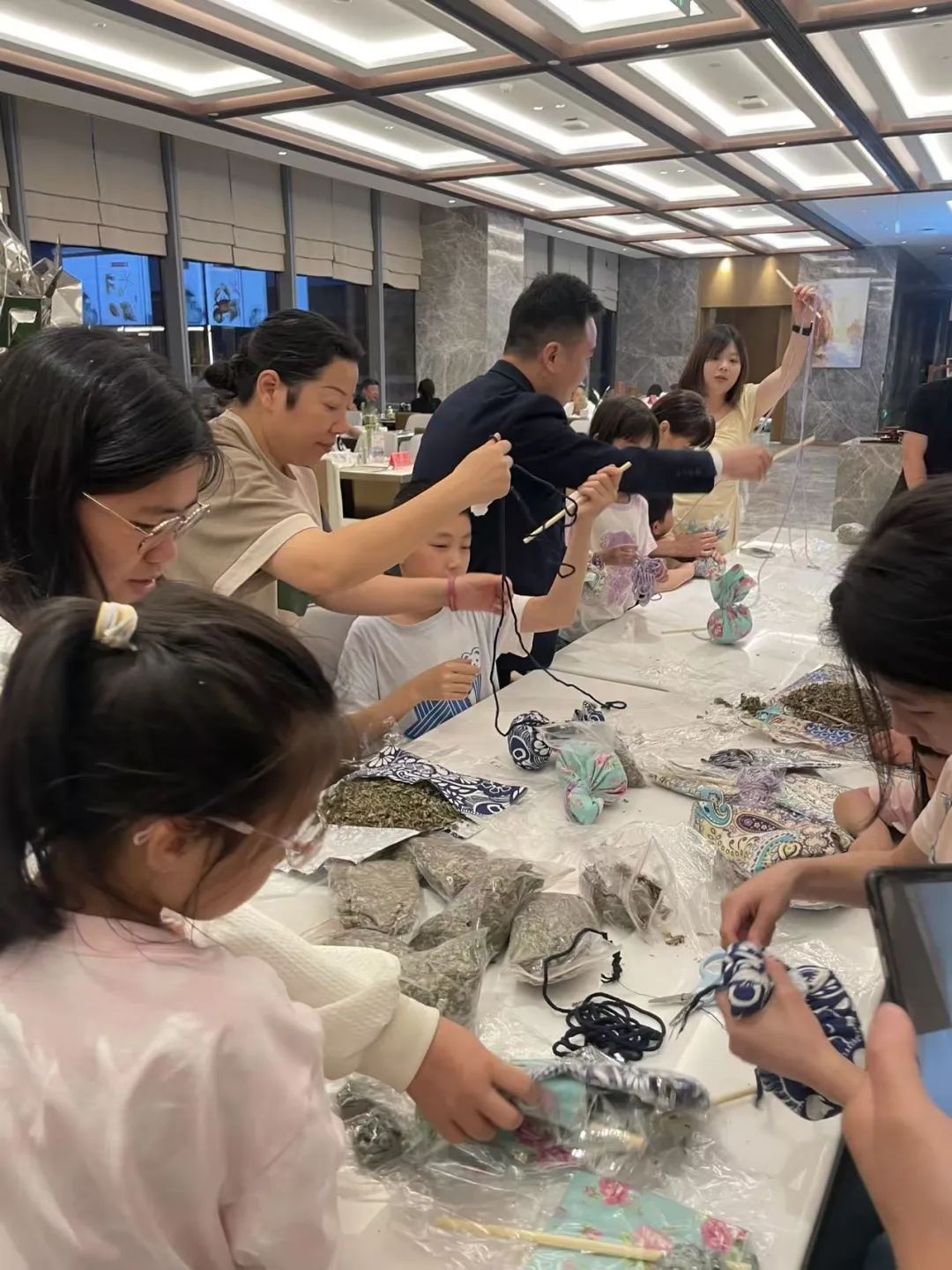 【多多28官网风采】双节奇遇记！市多多28官网公司下属企业三都澳大酒店解锁民俗童趣新玩法